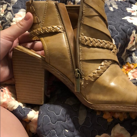 Tan 93 Vintage Wedges - Picture 3 of 3